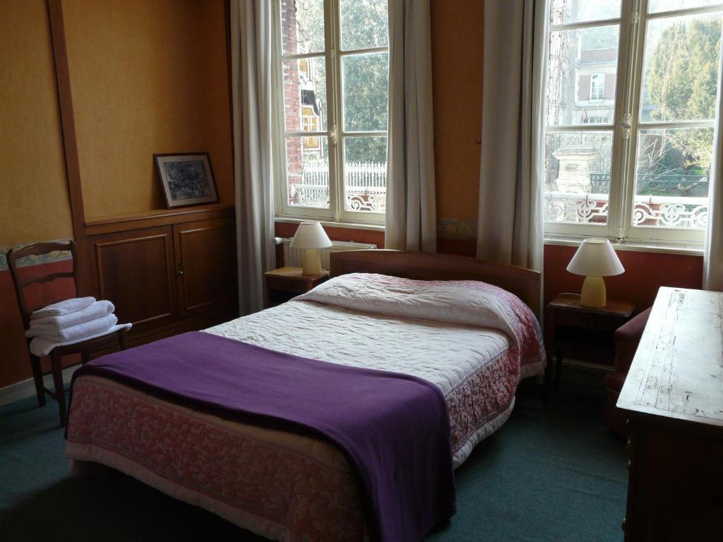 Hotel Henri IV Saint-Valery-en-Caux Bilik gambar